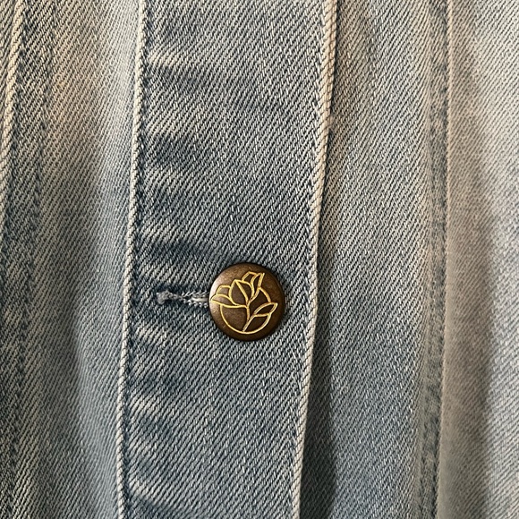 Light Blue Denim Jacket - Women Draper James RSVP - Picture 3 of 6